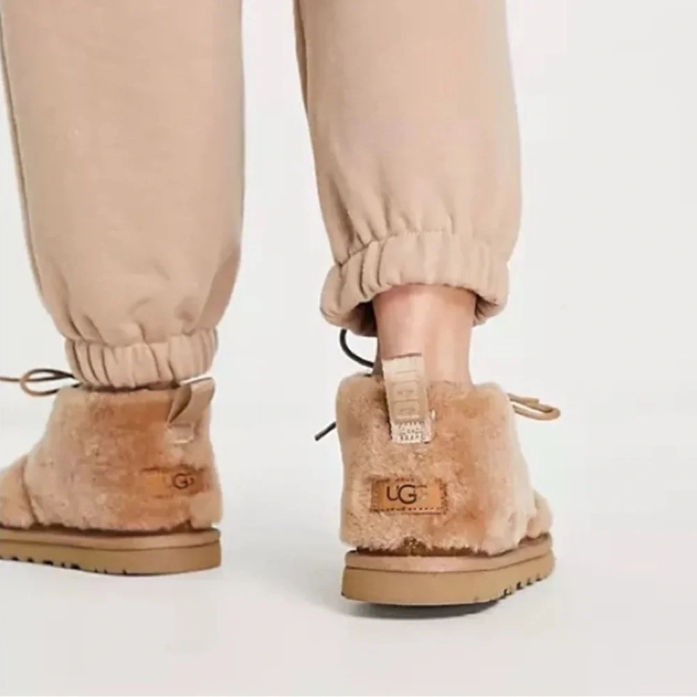 NWOB UGG Women’s Neumel Cozy Chestnut Sheepskin Lace-up Ankle Boots - Size 7